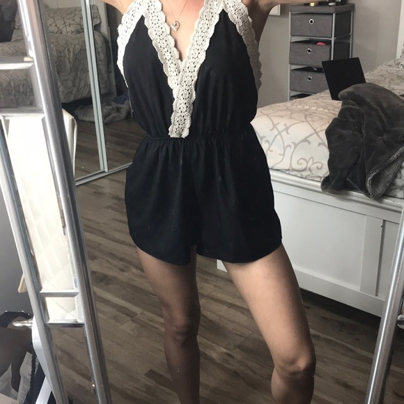Black laced romper - Picture 3 of 4